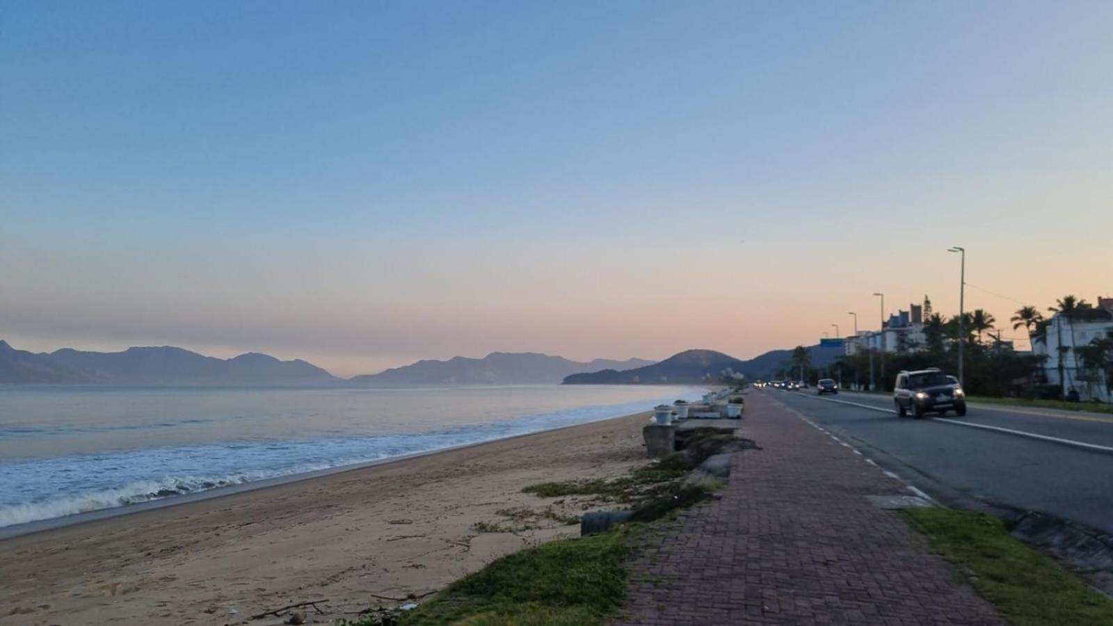 Apartamento Vista Lateral Para Praia - Excelente Localizacao - Apsol&Mar Caraguatatuba Bagian luar foto